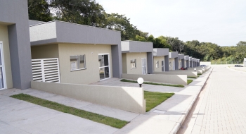 Senador Canedo recebe moradias construídas com recursos do Governo de Goiás